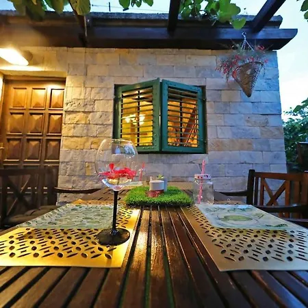 Anchi Holliday House