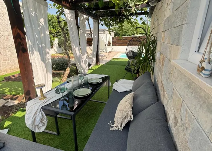 Anchi Βίλα Ζαντάρ